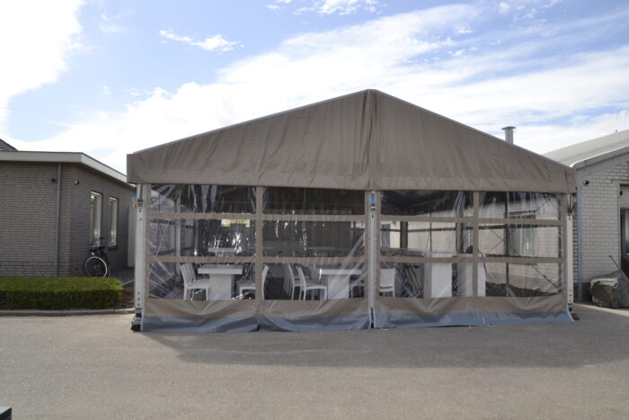 Cappuccino aluhal 8 meter breed (lengte per 5 meter)